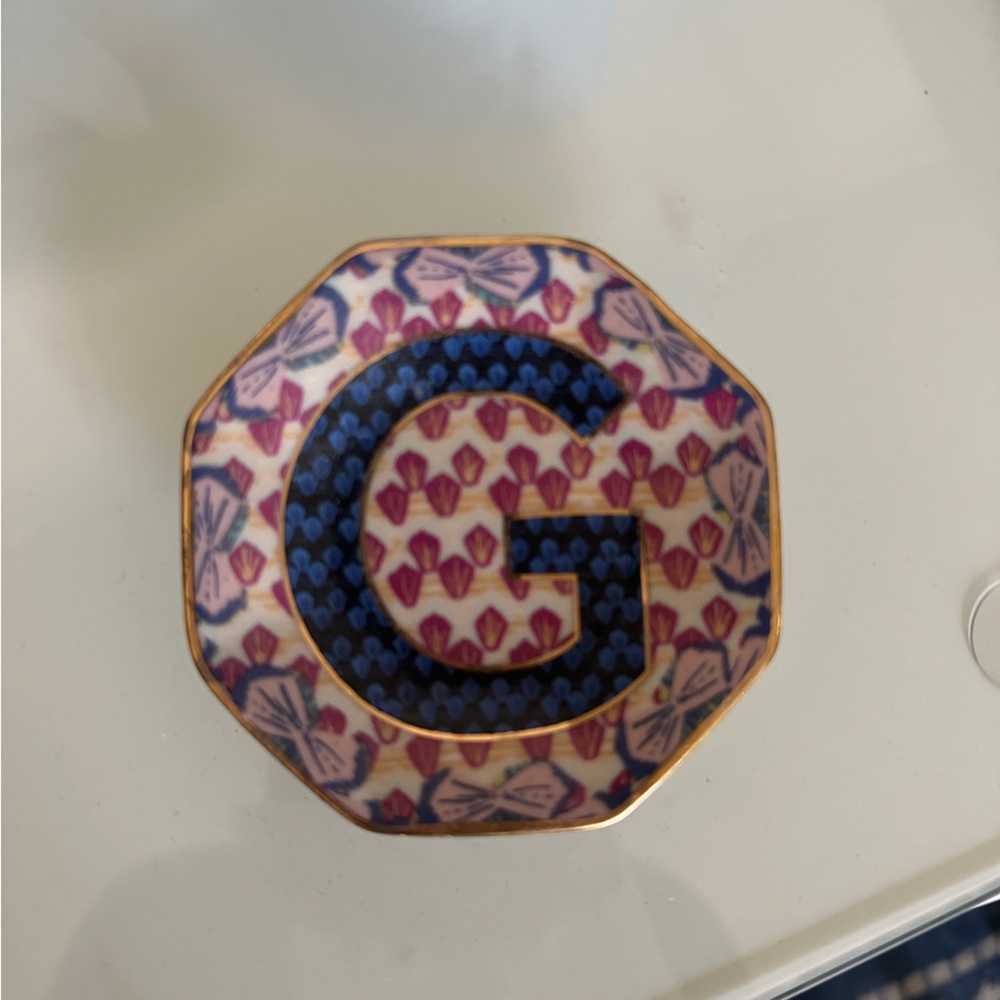 Anthropologie letter G ring dish